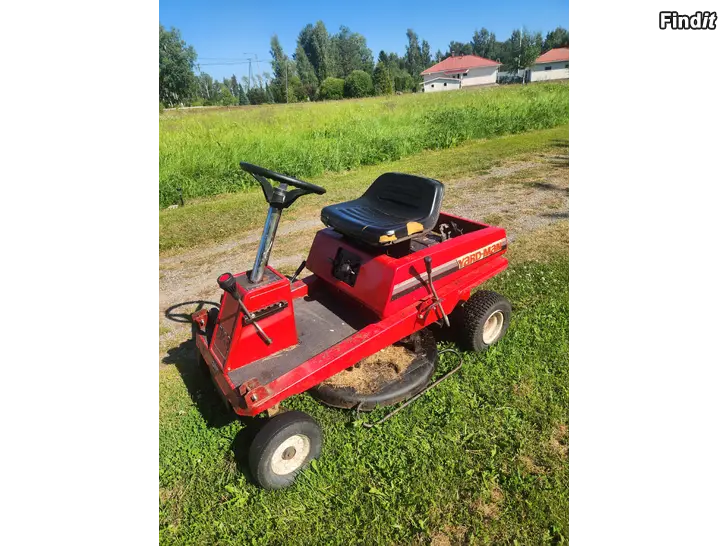 Myydään Traktorgräsklippare med schaktblad