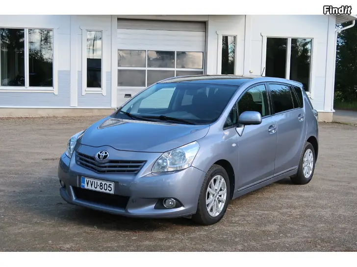 Myydään TOYOTA VERSO 1.8 VALVEMATIC AUT 7HLÖ -11 H. 5800euroa