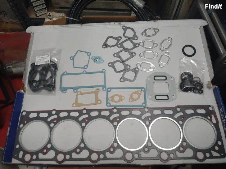 Myydään Volvo penta 876337 övre pacnkingsats