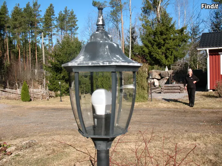 Köpes GÅRDSLAMPA /UTEBELYSNING