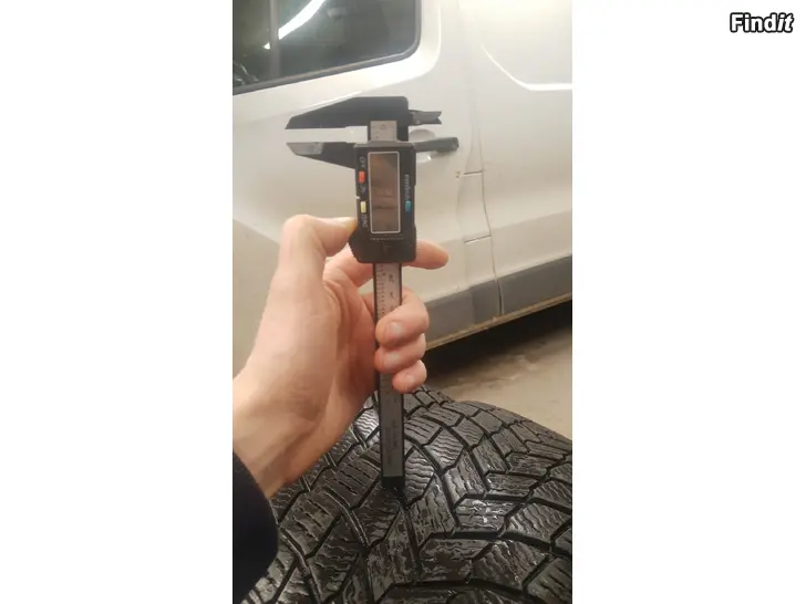 Säljes Friktionsdäck med Plåtfälgar VW