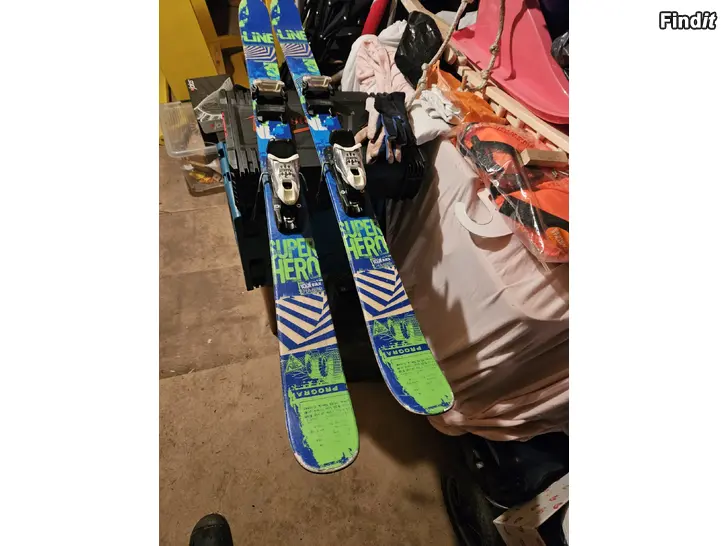 Myydään Twintip laskettelu sukset 143cm