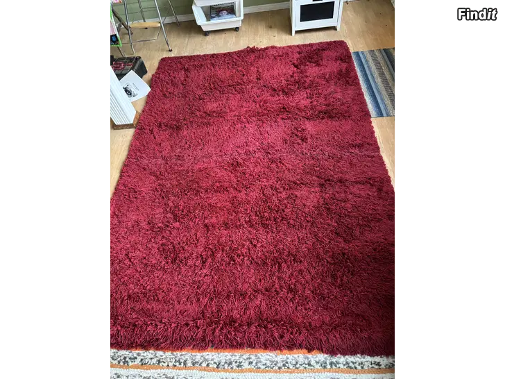 Myydään Iso Nukkamatto 230 cm x 160 cm