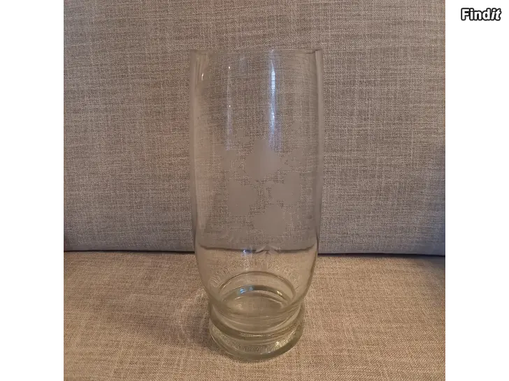 Myydään Korkea lasimaljakko