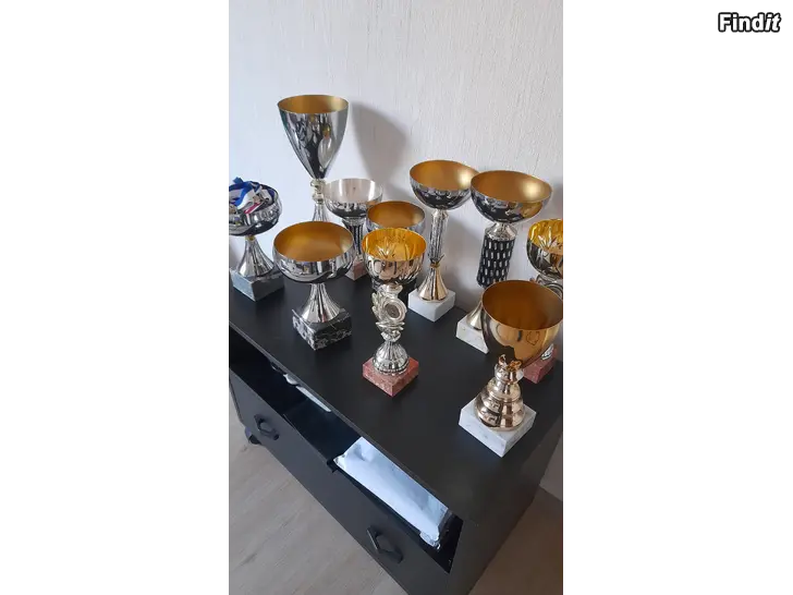 Myydään Pokaalit