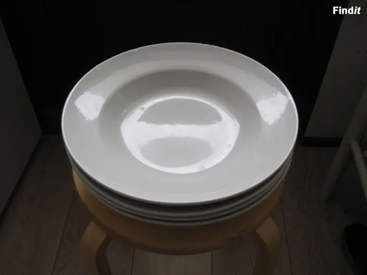 Myydään Pastalautaset