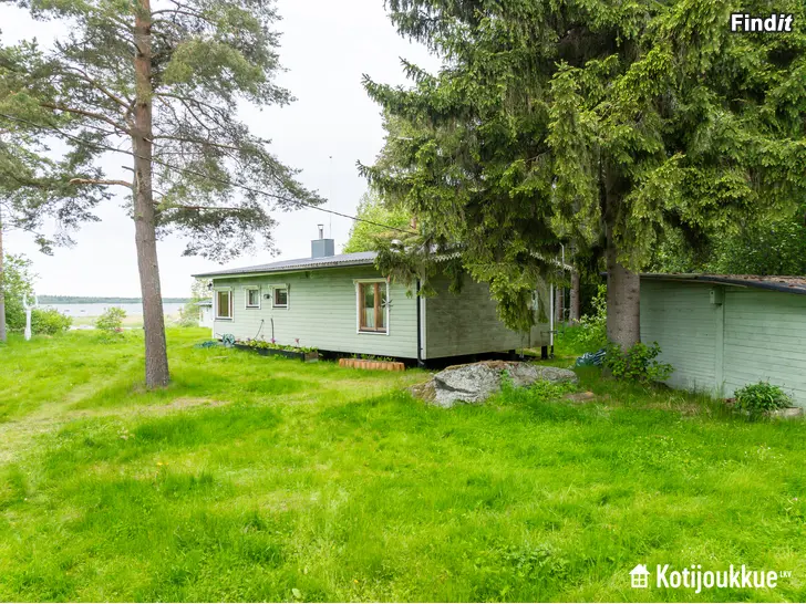 Säljes 3R + K + WC + B  med västerstrand i Molpe