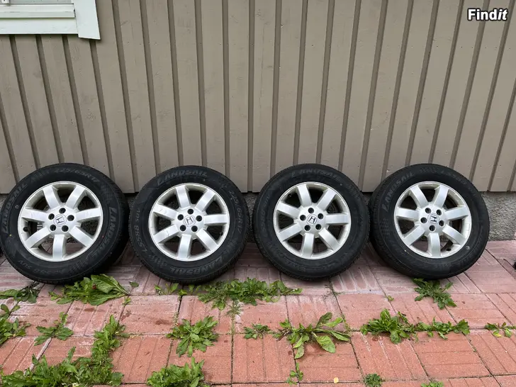 Säljes Däck och fälgar Honda CRV 225/65 17