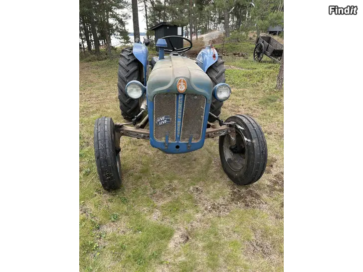 Säljes Traktor Fordson Dexta 1962