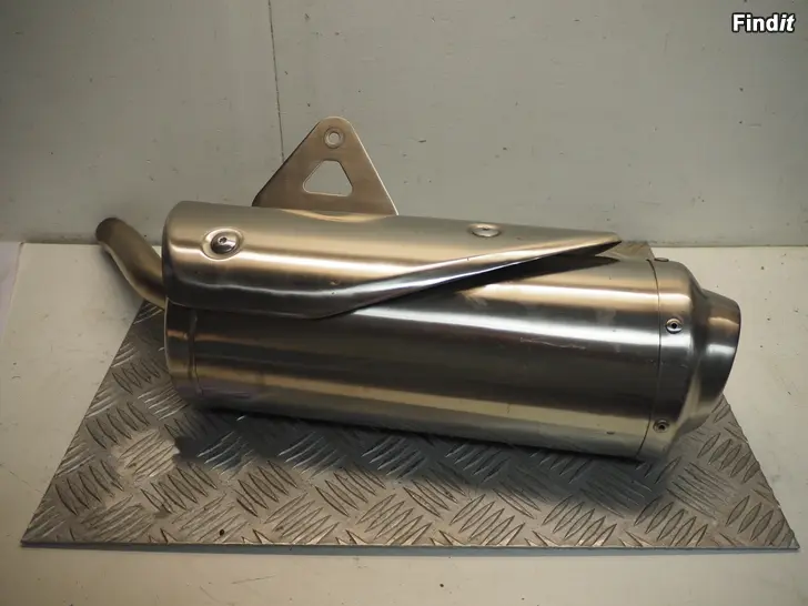 Myydään Triumph Street Triple 675 07-12 osia