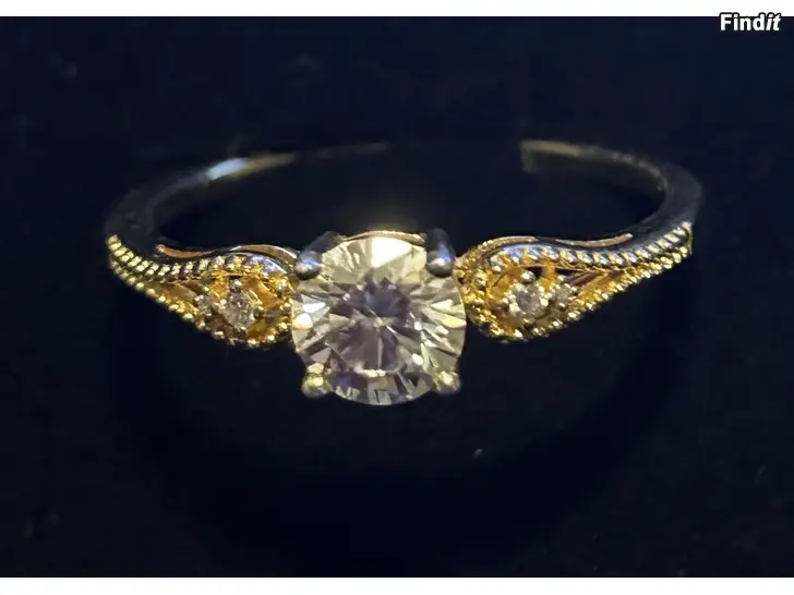 Säljes Timanttisormus sivutimanteilla, 1 ct