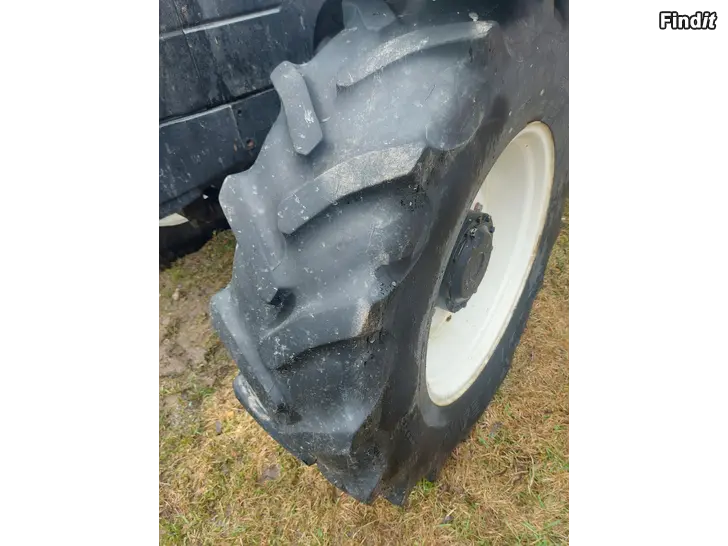 Myydään 18.4x38 ja 14.9x28 Good Year tubeless