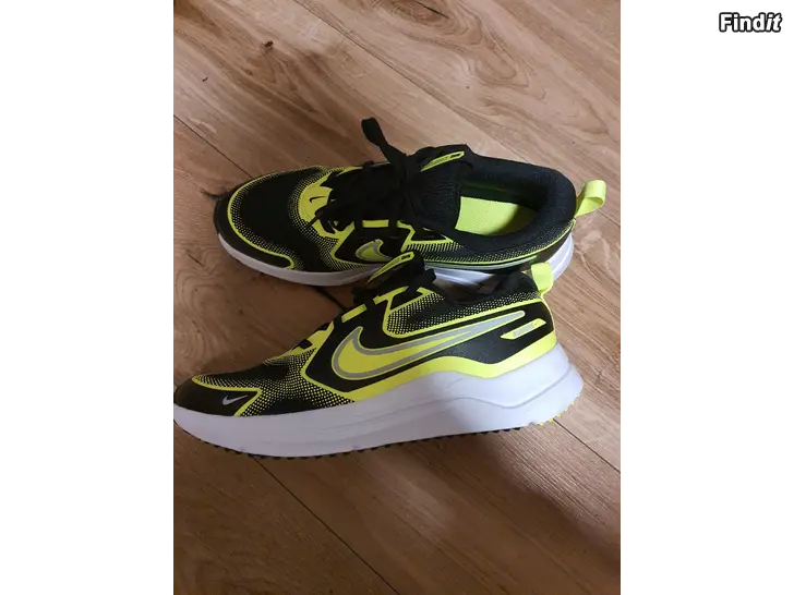 Myydään Säljes Nike skor