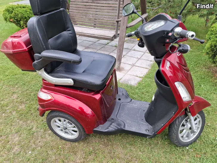 Myydään Pyrkijä E400 akkuskootteri