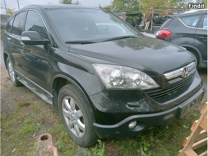 Myydään Honda CR-V 2,2 i-CTDi manuaali 2009 varaosina