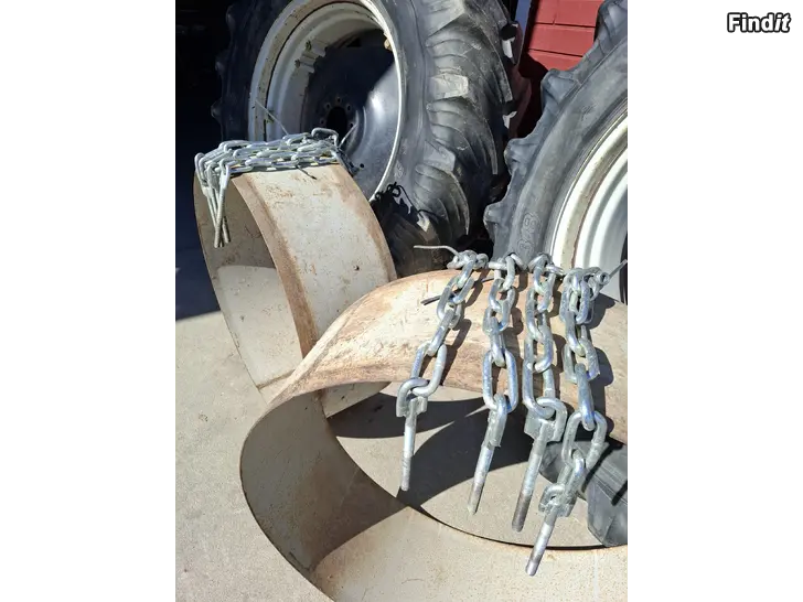 Myydään Traktorin 520 -70 -38 Pyörät Keskiöineen