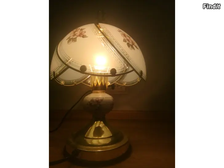 Myydään Nätti pöytälamppu