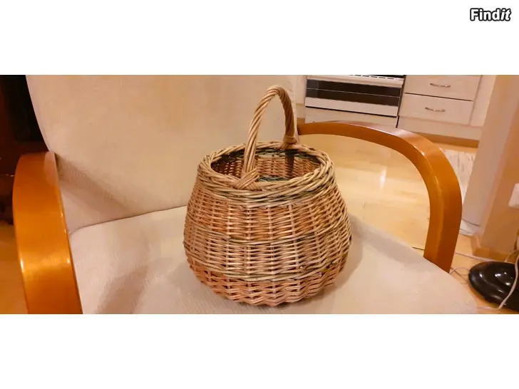 Myydään Rottinkikoreja kasa