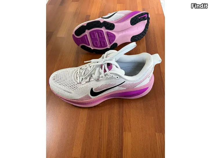 Myydään Nike Vomero 18