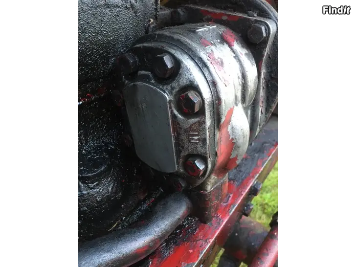 Ostetaan O. International 634 hydraulipumppu