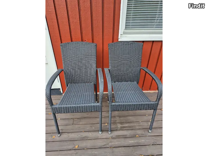 Säljes Utemöbler 2 stolar i polyrotting
