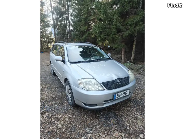 Säljes Toyota Corolla 2004 nybesiktad
