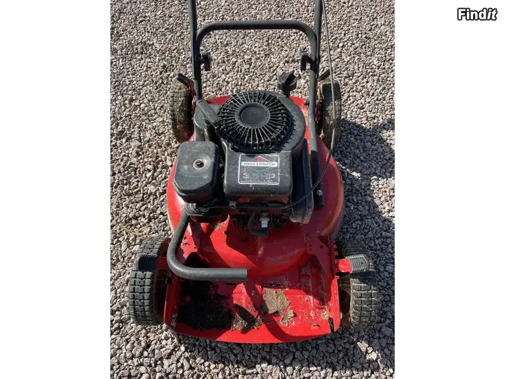 Säljes Gräsklippare Briggs  Stratton
