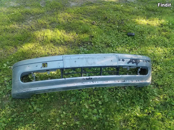 Myydään BMW E39 etupuskuri