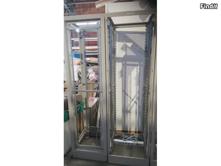 Myydään Serverin räkkikaapit