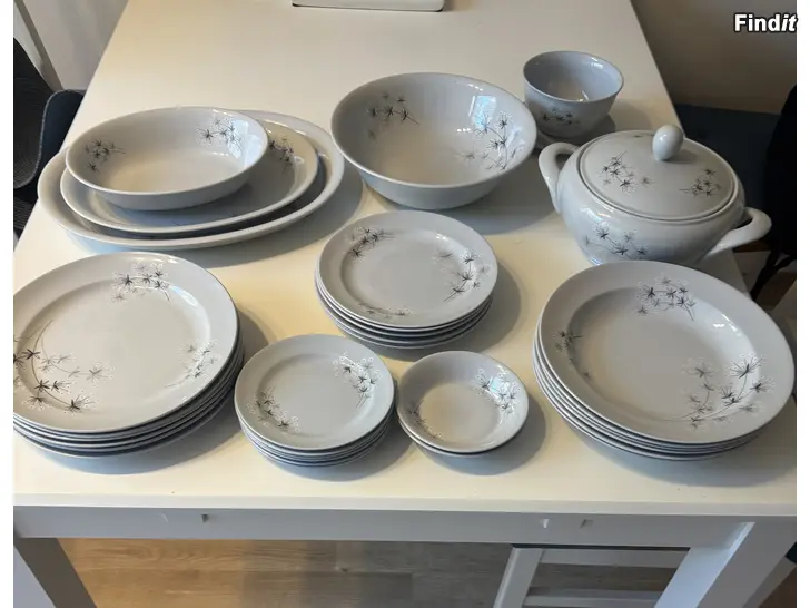 Myydään Arabia Lumikukka matservis