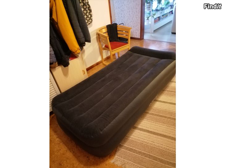Säljes INTEX uppblåsbar madrass/ säng