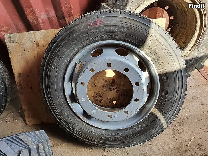 Myydään Kuormurin käyttämätön rengas 290/60/22.5 vanteella