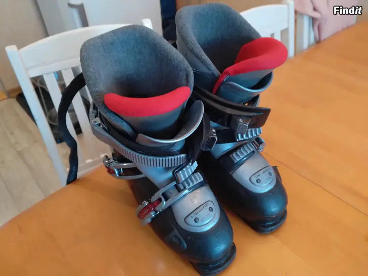 Myydään Laskettelumonot 38-39 jalkaan