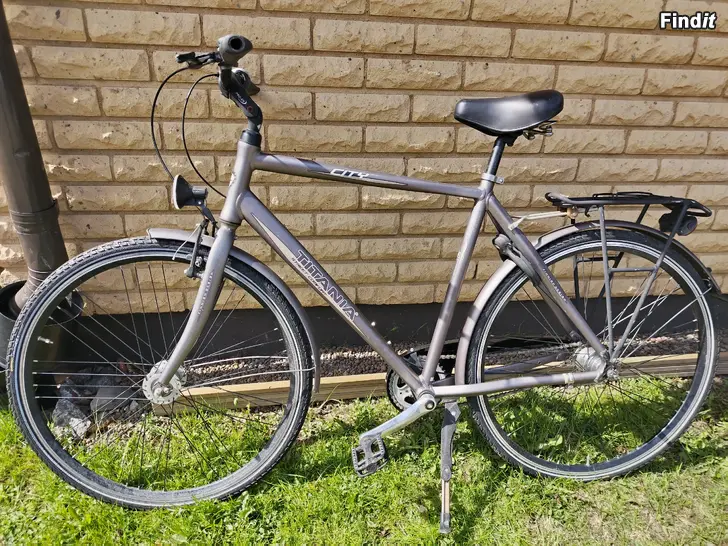 Myydään TITANIA CITY 28