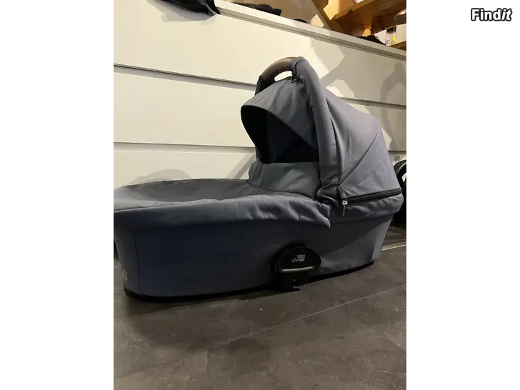 Säljes Britax smile liggdel / vaunukoppa +chassi