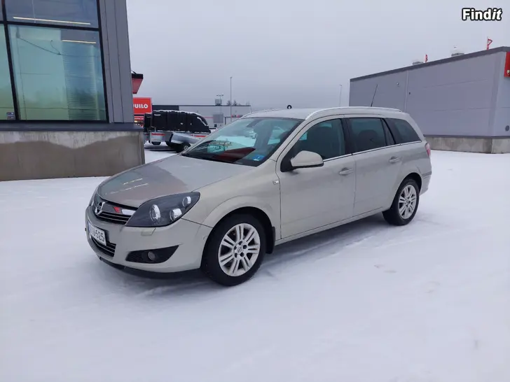 Myydään opel astra 1.6i vm-2010