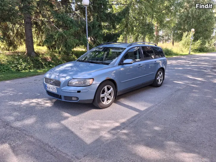 Myydään volvo v50 2.4i automaatti vm-2004