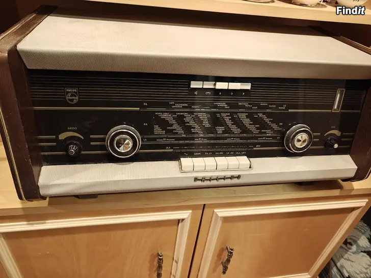 Säljes Rör-Radio säljes fungerande Philips B5SF84A