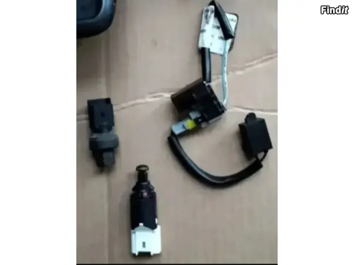 Myydään Osia akkukotelonkanssi lasinnostimen moottori