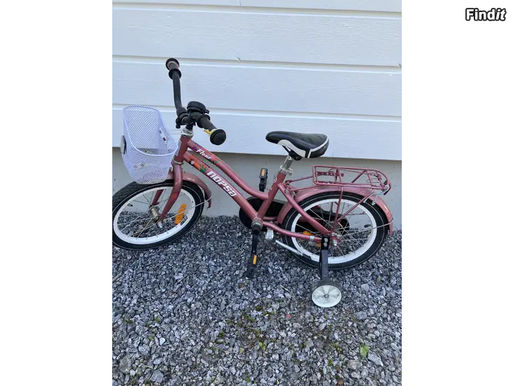 Säljes Nopsa barncykel för flicka med 16 tums ringar