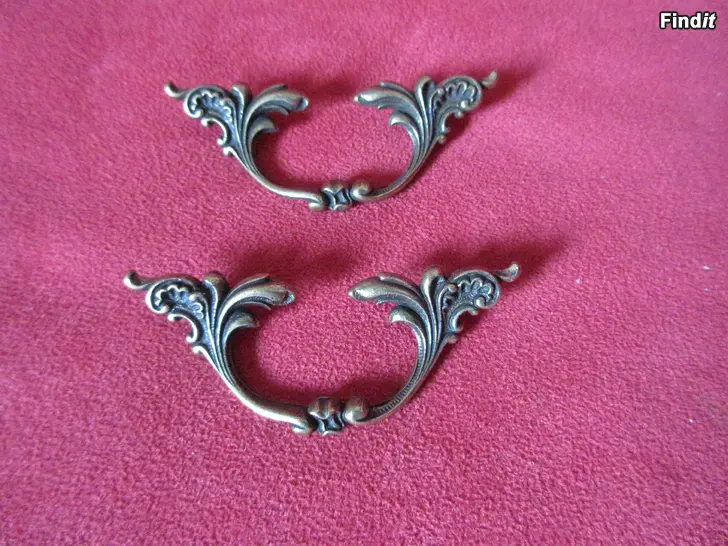 Säljes BESLAG TILL SKÅPDÖRRAR / LÅDOR