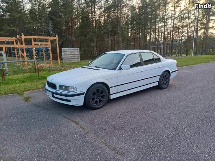 Myydään Bmw 730