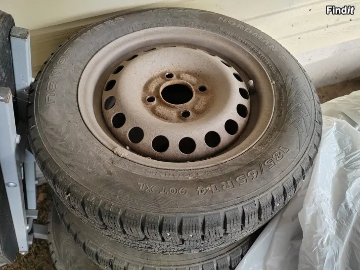 Myydään talvirenkaat