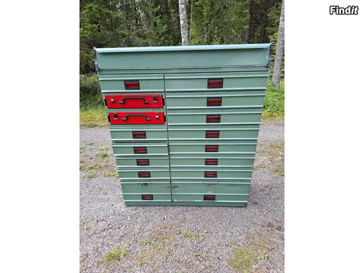 Säljes Paketbils vertygsskåp