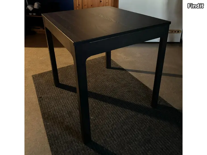 Säljes Stadigt Ikea köksbord för 2-4 pers
