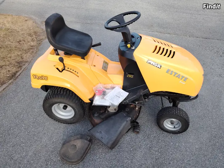 Säljes Traktor gräsklippare Stiga Estate basic