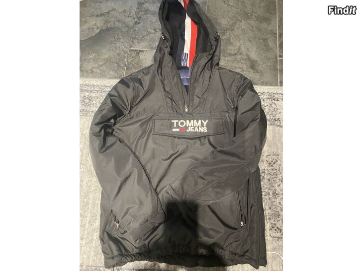 Myydään Musta anorakki takki S