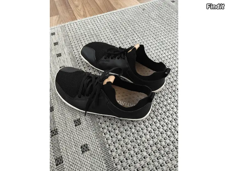 Säljes Vivobarefoot barfotaskor storlek 41