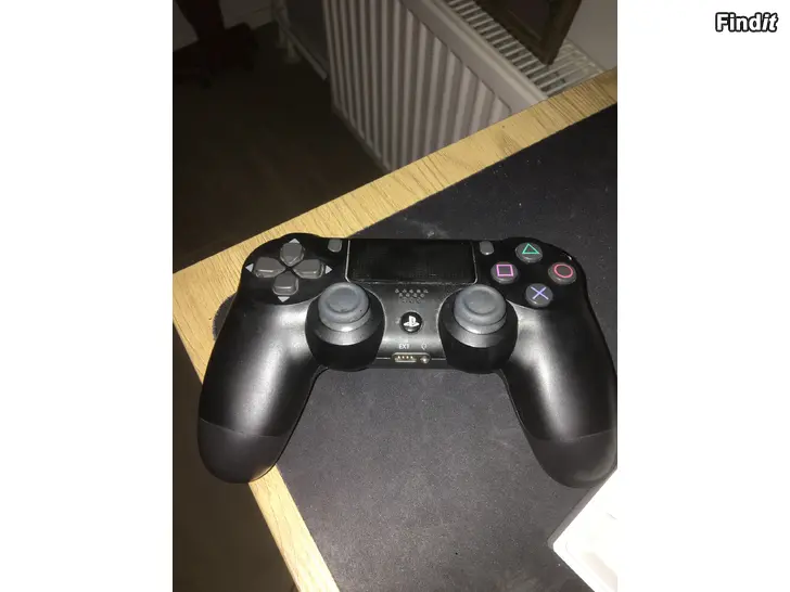 Myydään PS4 ohjain