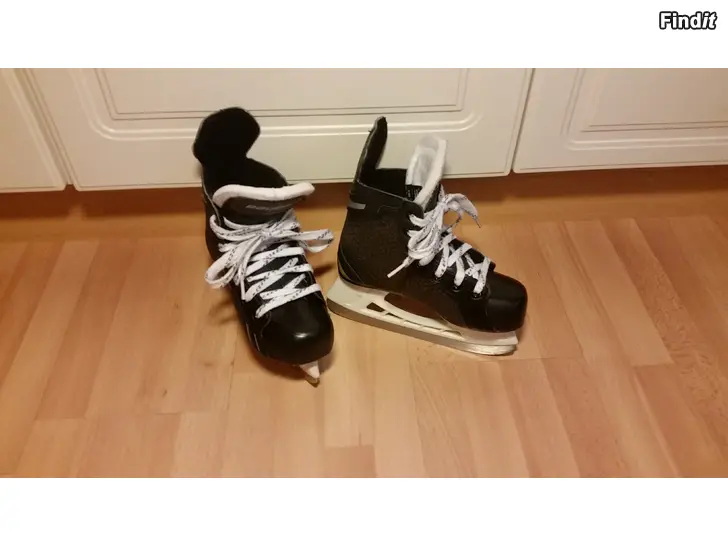Myydään Bauer Supreme One 4 luistimet 32 -hinta 18e